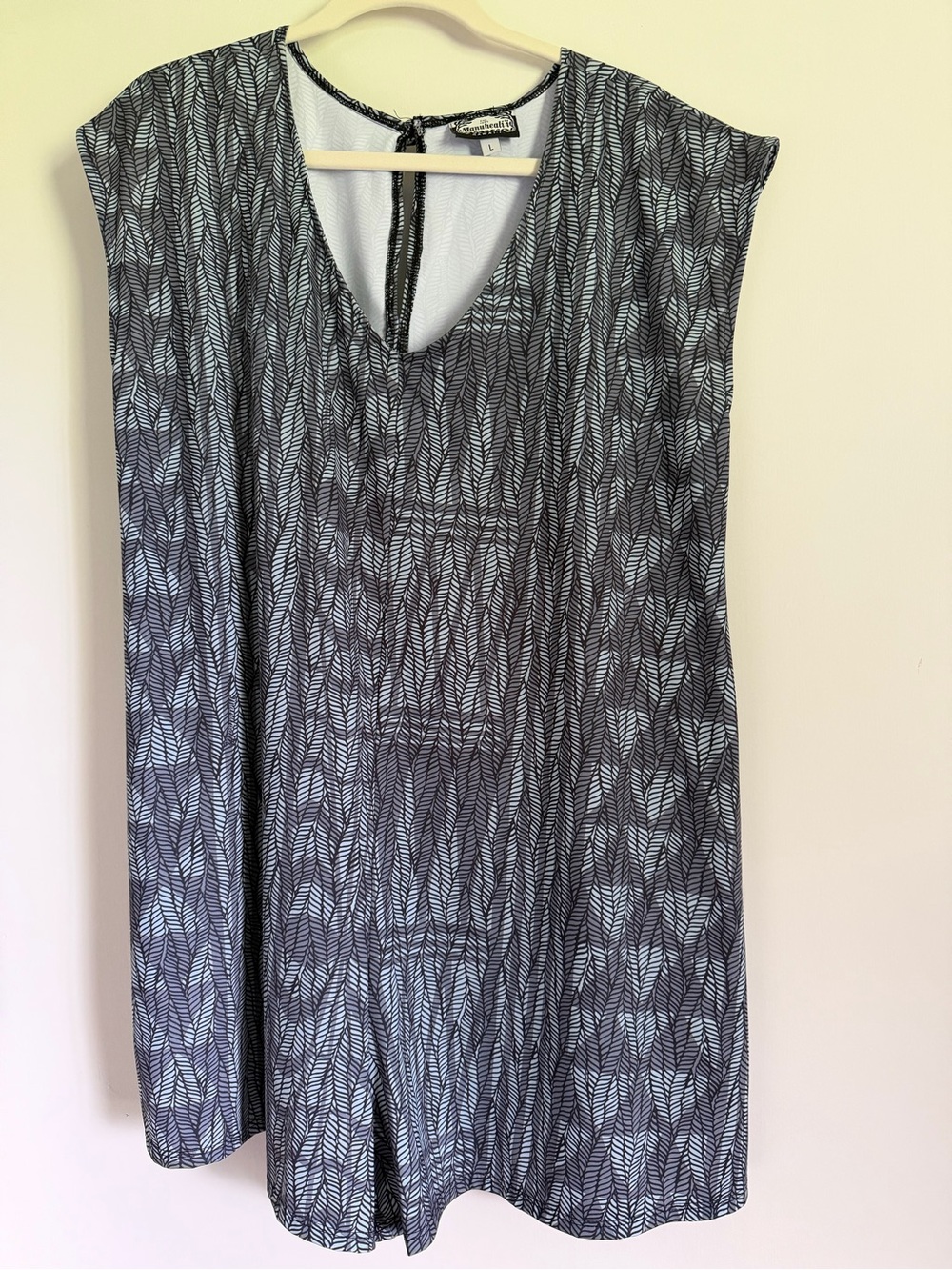 Manuheali’i Mandy Romper. Size Large. Gently used.